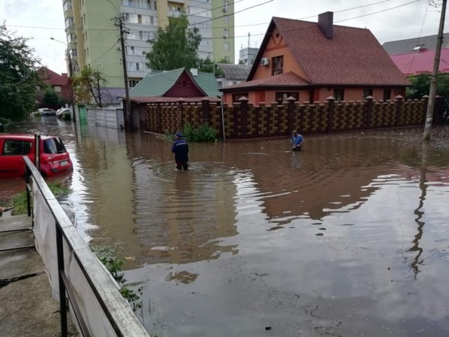 Рівне накрило зливою - ДСНС ліквідує наслідки 02