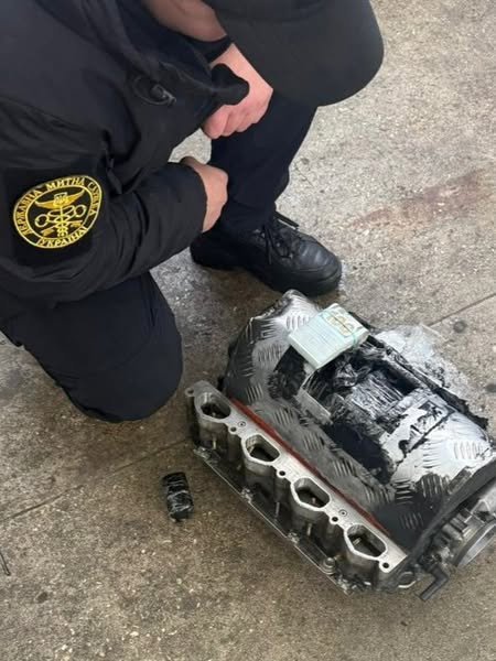 На пункті "Порубне - Сірет" жінка намагалась вивезти 970 тисяч доларів у тайнику авто