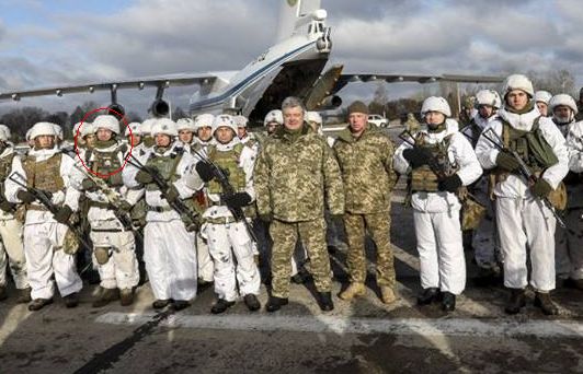 Готовий понести покарання, - десантник вибачився за схожий на знак танкової дивізії СС Мертва голова шеврон на фото з Порошенком 02 Готовий понести покарання, - десантник вибачився за схожий на знак танкової дивізії СС Мертва голова шеврон на фото з Порошенком 02
