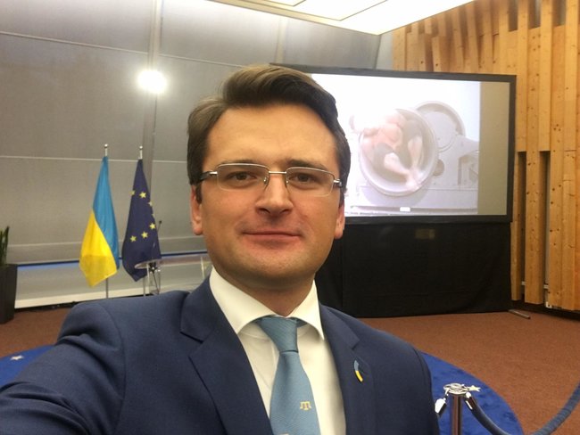 Треба викинути зі свого словника поняття зрада-перемога. Воно було створене російським пропагандистом у 2013 році, - Дмитро Кулеба 03