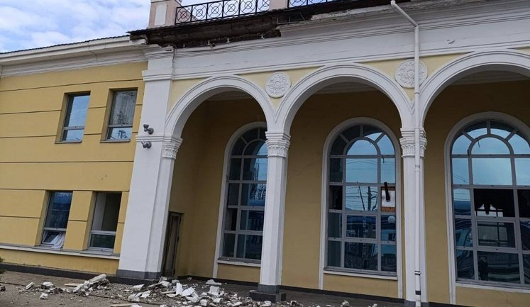 Enemy struck Sloviansk’s railway infrastructure: four railway workers wounded, one person in critical condition. PHOTO