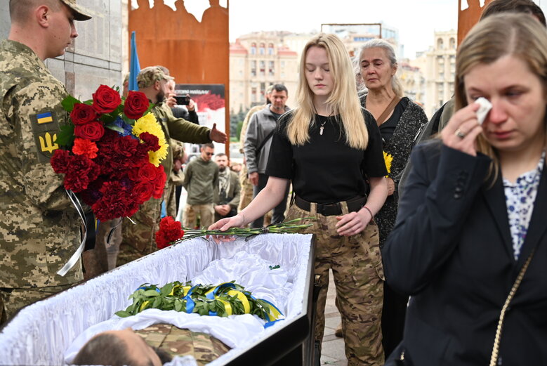 У Києві попрощалися з командиром роти стрілецького батальйону Олександром Пастухом (Добрим), який загинув у бою проти рашистів на Луганщині 38