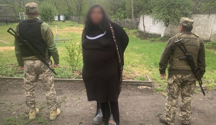 Мужчина в женском наряде пытался сбежать в Молдову, - ГПСУ. ФОТО