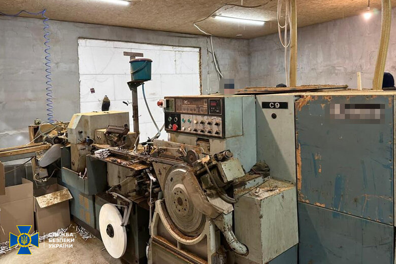 Виробляли мільйон нелегальних сигарет на добу: СБУ знайшла підпільні фабрики у двох областях 03