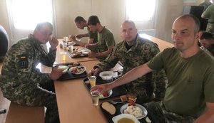 Резервисты опровергают информацию о плохом питании на Гончаровском полигоне: "Все организовано очень хорошо". ВИДЕО+ФОТО