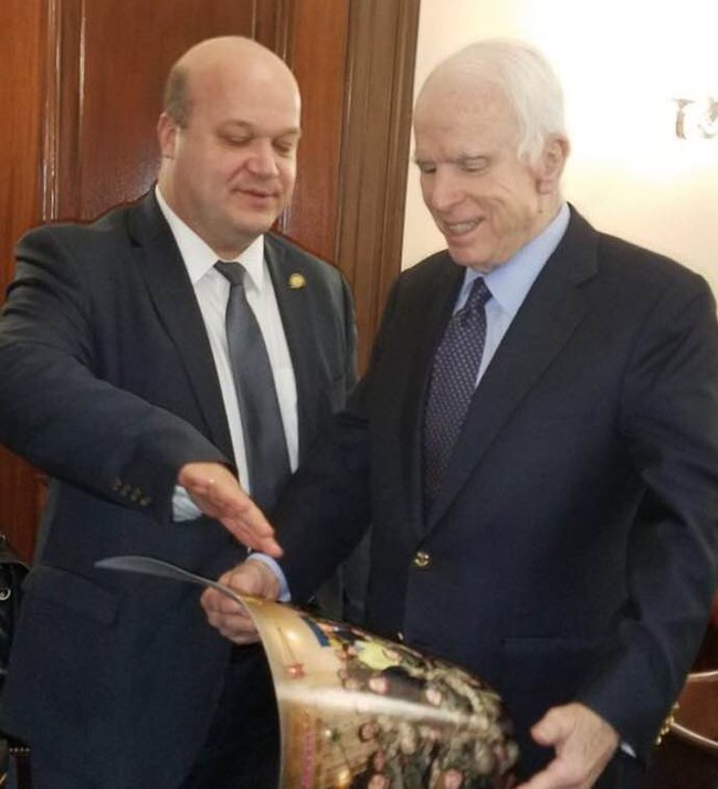 Експосол України в США Валерій Чалий: За президента Байдена буде більше контактів не лише з чинною владою в Україні, а й з демопозицією, громадянським суспільством. В Україні є люди, до яких він ставиться із симпатією 10