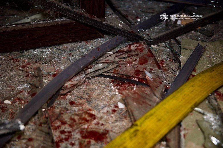 Російська атака на Дніпро: загиблий, поранені та масштабні пожежі