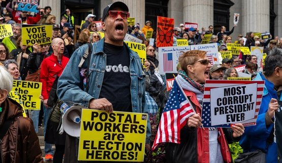 No Kings: в США накануне выборов в Конгресс прошли протесты против политики Трампа. ФОТОрепортаж