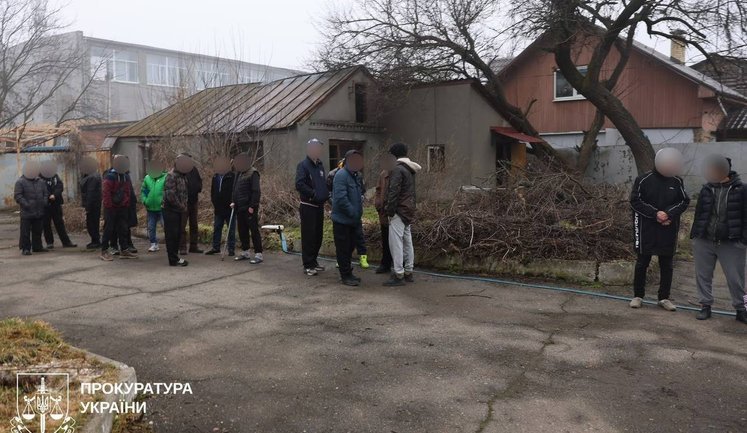 Два псевдореабілітаційні центри викрито в Харкові: людей утримували силоміць і змушували працювати, а з родичів брали до 25 тис.грн щомісячно. ВІДЕО+ФОТОрепортаж