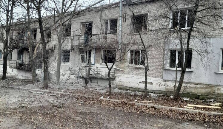 Оккупанты ударили "Градами" по Пристину на Харьковщине: двое пострадавших, повреждены 16 квартир, учебное заведение и библиотека. ФОТОрепортаж