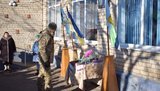 Меморіальну дошку загиблому на Донбасі бійцю 36-ї ОБрМП Юрію Волку відкрили на фасаді школи Миколаївщини. ФОТОрепортаж
