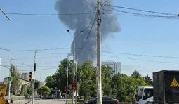 В оккупированном Мариуполе после взрывов разразился масштабный пожар
