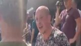 "Что ты сделал хорошее?! Просто пошел убивать других за бабло?! Это патриотизм?!" - в Днепре неизвестный мужчина оскорбил украинского военного. ВИДЕО