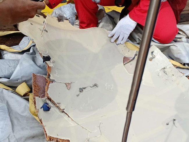 Indonesia’s Lion Air Boeing-737 crashes into sea off Java coast 07