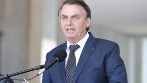 "Мы должны вернуться к нормальной жизни", - президент Бразилии Болсонару призвал отменить карантин и вернуться к работе