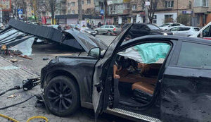 Car crashes into bus stop at high speed in Khmelnytskyi: 3 people killed. VIDEO&PHOTOS