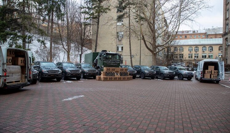 Батальйон "Ахіллес" отримав допомогу від киян - пікапи, дрони та вантажівку, - Кличко