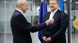 Необхідно забезпечити збереження секторальних санкцій проти Росії, - Порошенко на зустрічі з главою делегації ЄС в Україні