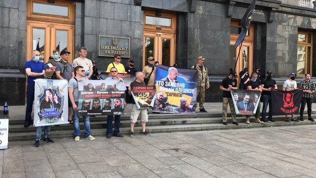 Побратимы убитого добровольца Олешко (Сармата) объявили голодовку и пикетируют Офис Президента 04