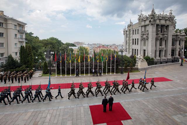 Happy to welcome Belarus president on his official visit to Ukraine, - Poroshenko meets Lukashenko 06 Happy to welcome Belarus president on his official visit to Ukraine, - Poroshenko meets Lukashenko 06