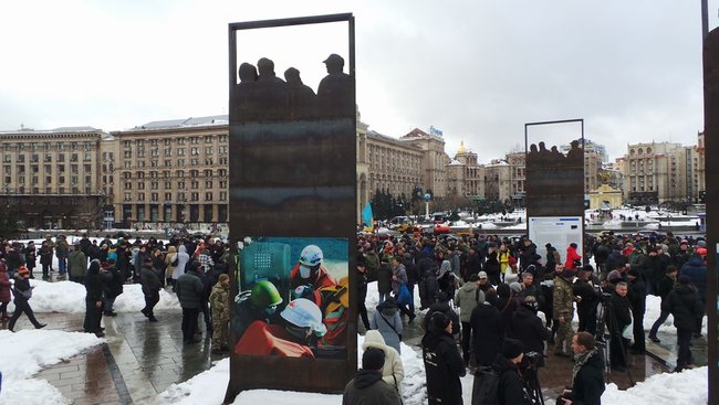 У центрі Києва відбулась акція Кава на Майдані, учасників пригощали тортами та цукерками 11
