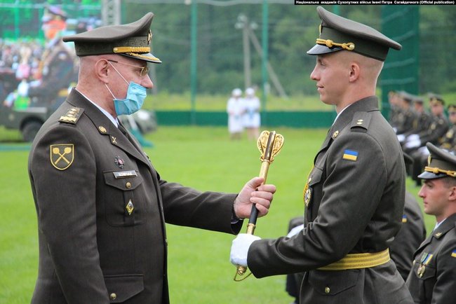 Выпускники Львовской академии Сухопутных войск получили звание лейтенантов 02