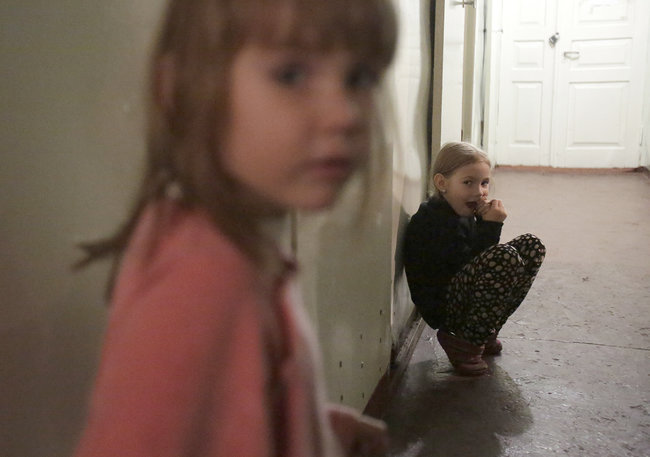 Бронежилет не дає притиснутися до землі щільніше, відчуття безпорадності: Приїхав, бл...дь, фотограф! Познімати це Дебальцеве! Отче наш..., - розповідь військового фотографа Анатолія Степанова 13