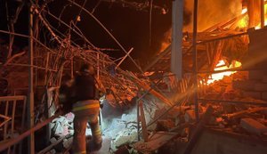 Россияне нанесли удары по Никопольскому району и Криворожью: повреждены дома, промышленное предприятие и АЗС. ФОТОРЕПОРТАЖ