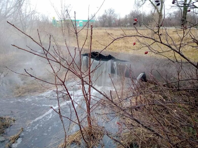 Рашисти вдарили по промзоні на Донеччині, пошкоджено будинки, поранено 1 особу 01 Рашисти вдарили по промзоні на Донеччині, пошкоджено будинки, поранено 1 особу 01