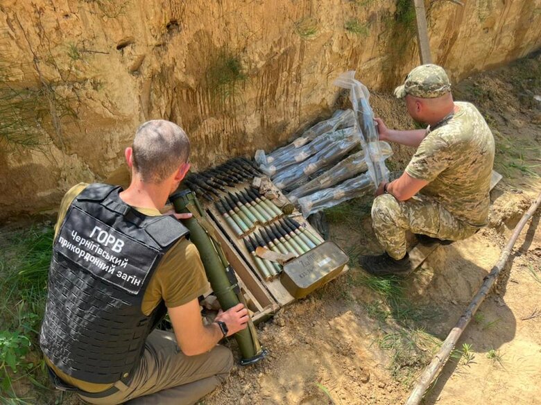 В Черниговской области нашли тайник с боеприпасами оккупантов 03