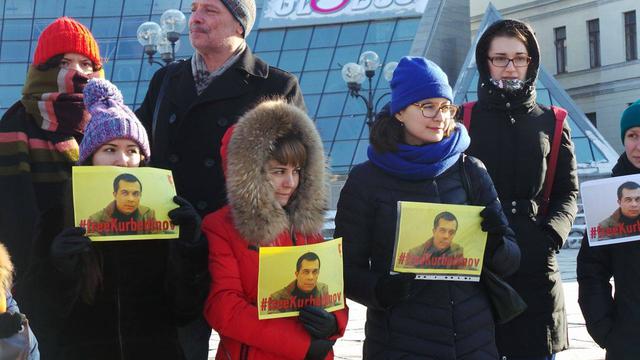 "Беззахисні захисники": в Києві пройшла акція солідарності із заарештованим в окупованому Криму адвокатом Курбедіновим 14 "Беззахисні захисники": в Києві пройшла акція солідарності із заарештованим в окупованому Криму адвокатом Курбедіновим 14