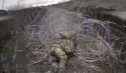 Бійці 414 бригади ліквідували окупанта, який застряг у колючому дроті