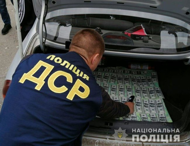 Главу сельсовета на Кировоградщине задержали за вымогательство взятки в 14 тыс. долларов, - полиция 01