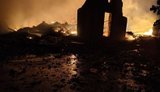 Горить Національна кіностудія художніх фільмів імені Олександра Довженка після обстрілу РФ
