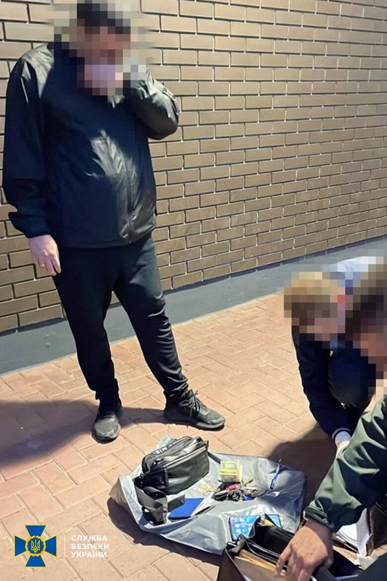 Депутат ОПЗЖ та керівник філії столичного банку організували канали нелегального виїзду за кордон, - СБУ 07