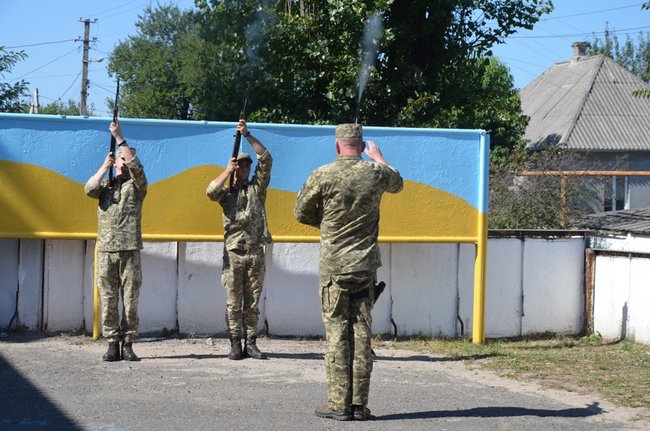 Меморіальну дошку загиблому під Іловайськом воїну 93-ї ОМБр Ярославу Обіденнікову відкрили в Дніпрі 03