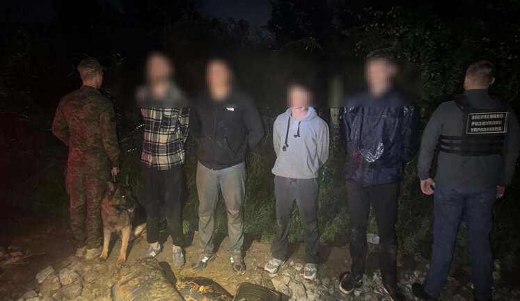 Намагалися незаконно перетнути кордон: на Закарпатті затримали організатора та трьох ухилянтів, - ДПСУ. ВІДЕО+ФОТО