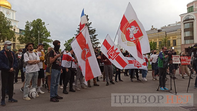 Акцию в поддержку задержанного в Минске Протасевича провели под зданием МИД в Киеве: Меньше слов - больше дел 07