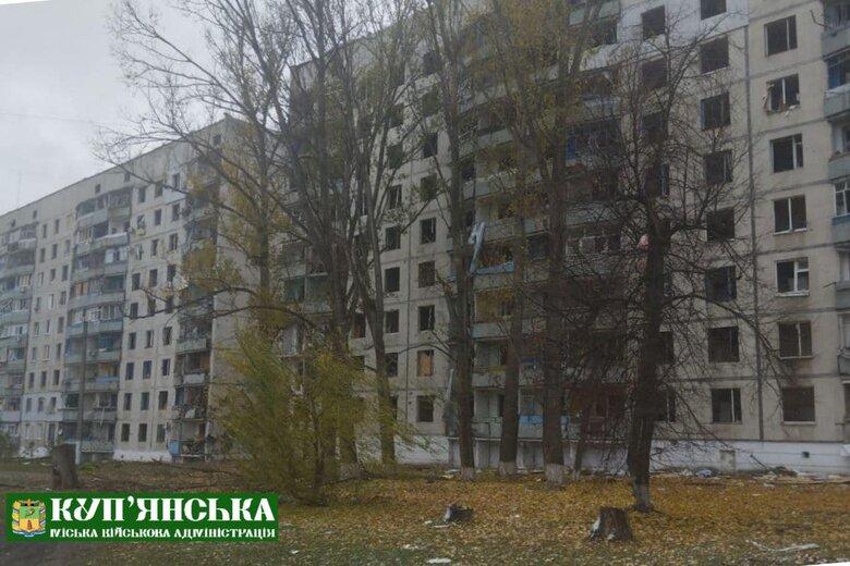 через постійні російські обстріли з-під завалів будинку на Харківщині не можуть дістати тіла трьох людей