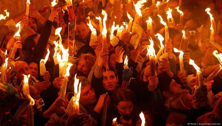 В Иерусалиме сошел благодатный огонь