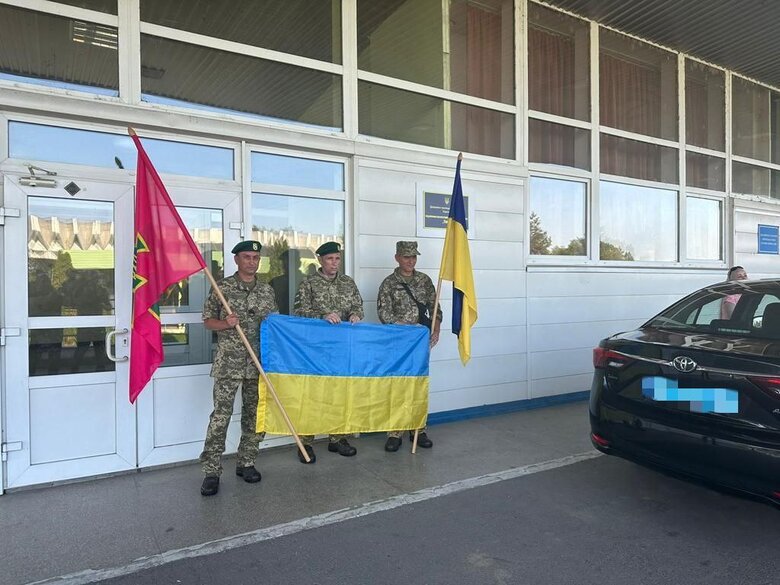 Удалось вывезти из Венгрии троих украинских военнопленных, - МИД 01