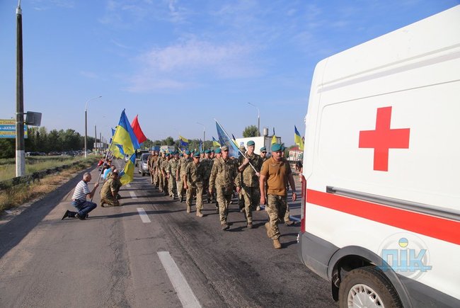 В Херсоне прощаются с погибшей при обстреле санитарного автомобиля на Донбассе Ириной Шевченко 05