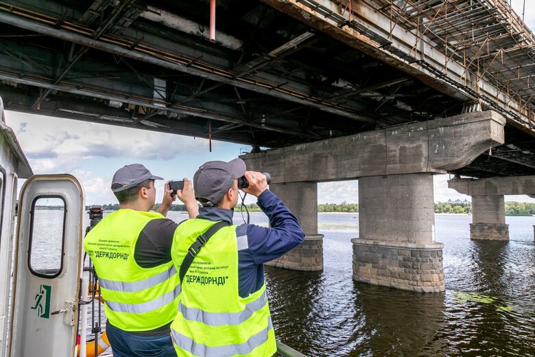 У Києві проінспектували мости Патона та Метро: Зафіксовано критичні пошкодження 01