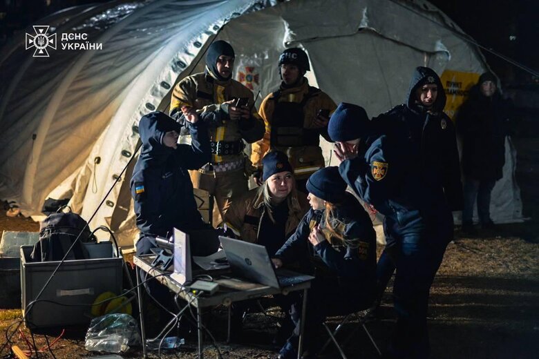 Поблизу місця трагедії розгорнуто "Пункти незламності".