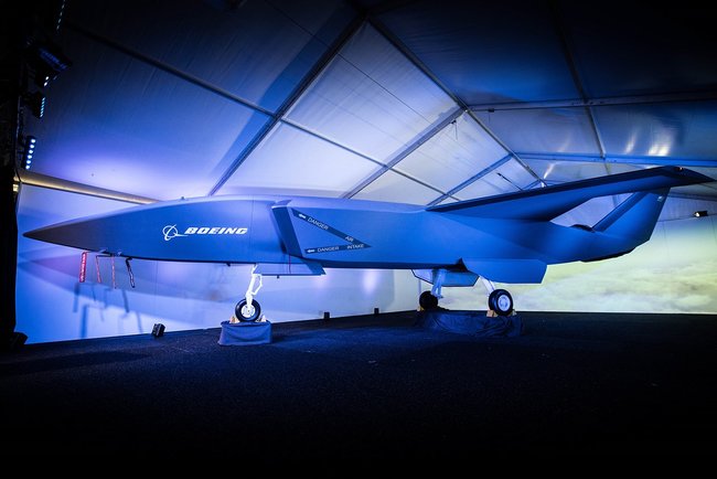 Boeing представив прототип нового безпілотного винищувача 01