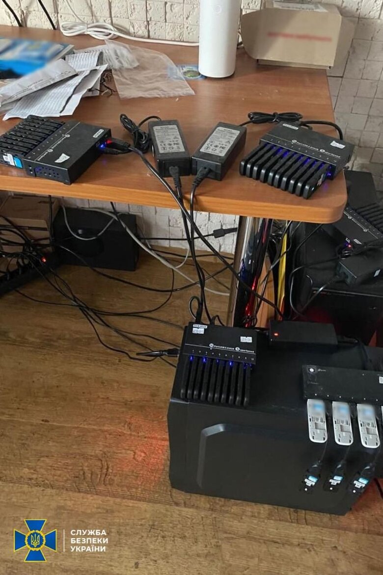 Распространяли панические настроения и фейки о ВСУ. СБУ заблокировала 2 ботофермы в Киевской области и в Одессе 03