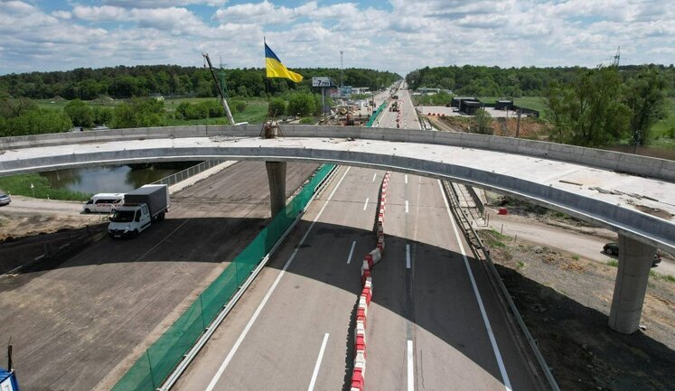 По Житомирской трассе открыто движение грузовиков, - Мининфраструктуры. ФОТОрепортаж