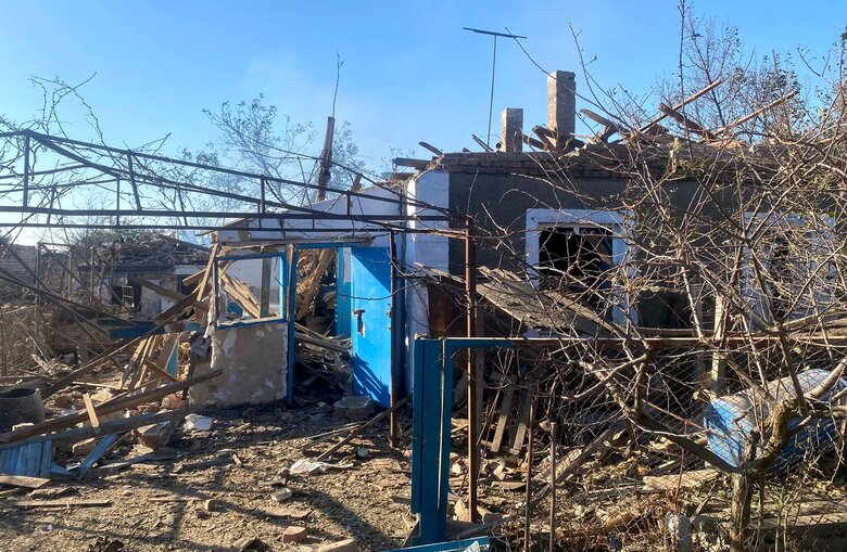 Последствия вражеских обстрелов Херсонщины: повреждены заводы, медучреждение, детский сад, церковь, есть погибшие и раненые 17