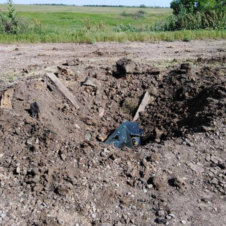 Рашисты обстреляли Черешеньки на Херсонщине, повреждена сельхозтехника и хозяйственные сооружения, - ОВА 01