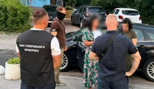Офіцерку Генштабу ЗСУ викрили на хабарі у 14 тисяч доларів